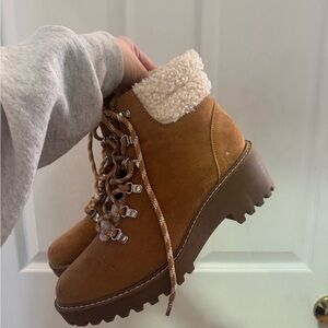 Tan Shearling-Lined Women's Boots